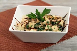 recette-e11910-poelee-de-tofu-en-persillade-et-champignons-a-la-creme