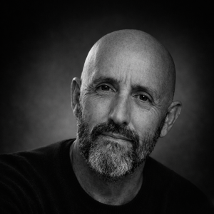 Philippe Loze hapto-énergie : thérapeute du vivant, créateur de cette approche psycho-énergétique, auteur et formateur depuis plus de trente ans.